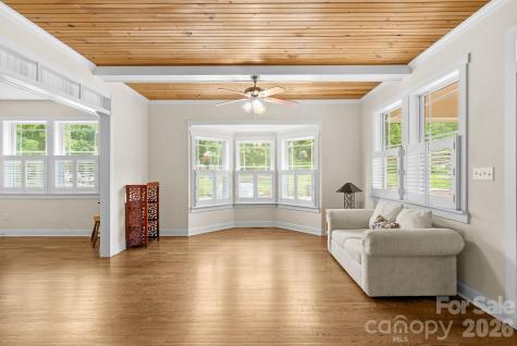 11 Myra Place Asheville NC 28806