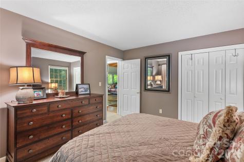 560 Toxaway Court Lake Toxaway NC 28747