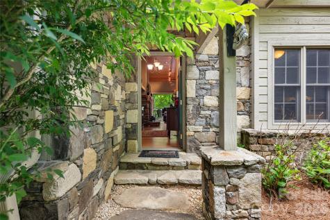 560 Toxaway Court Lake Toxaway NC 28747