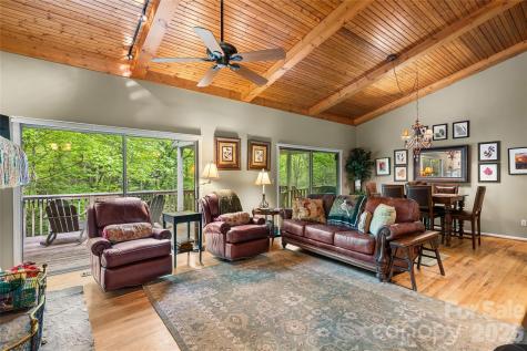 560 Toxaway Court Lake Toxaway NC 28747