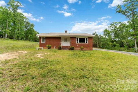 421 E Passaic Street Peachland NC 28133