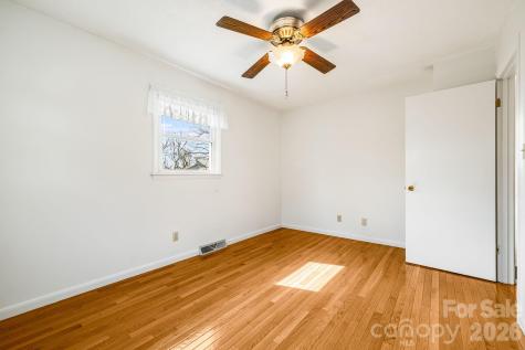 20 Ridge Cross Road Asheville NC 28805