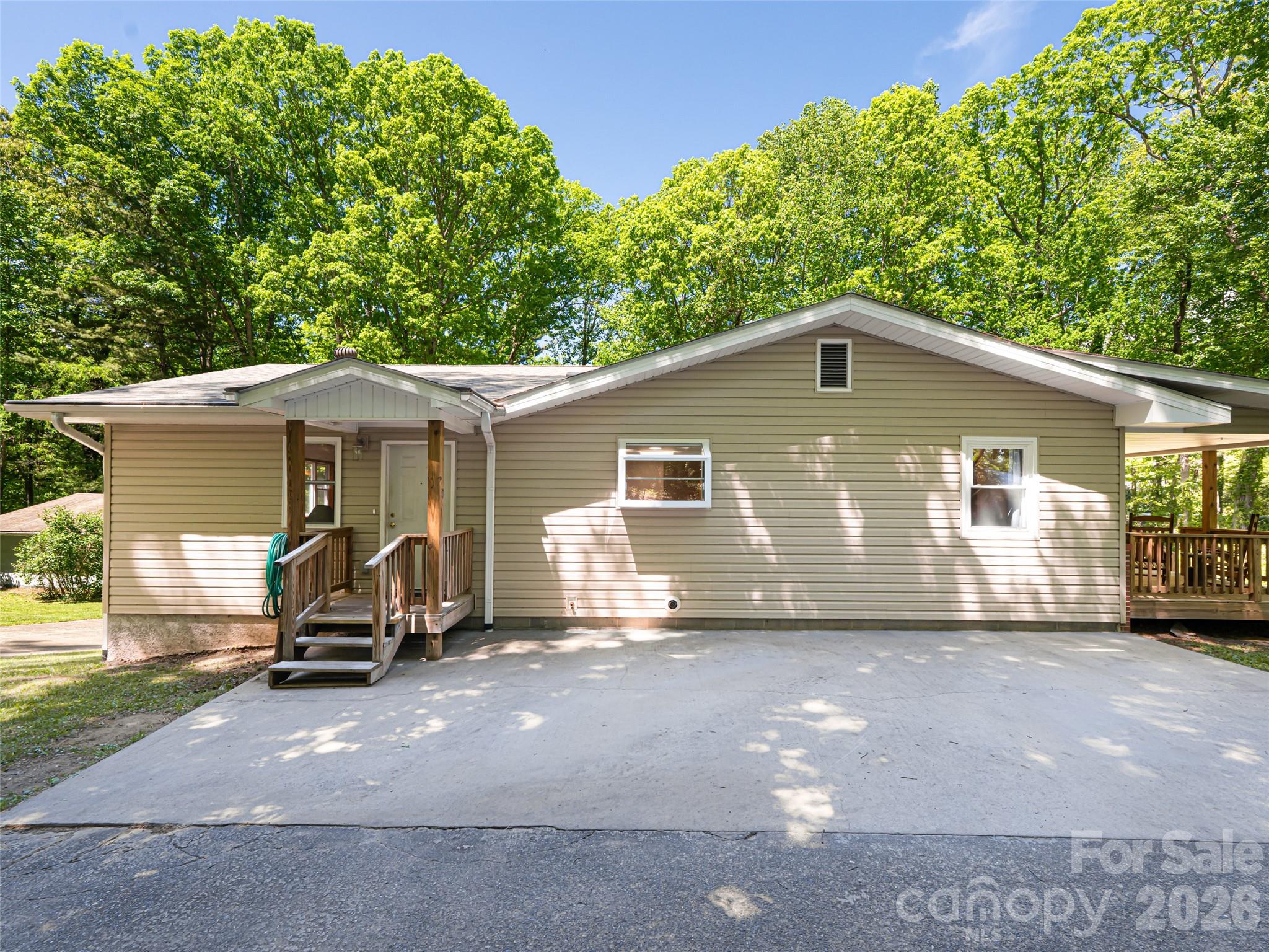 146 Fairmont Road Candler NC 28715