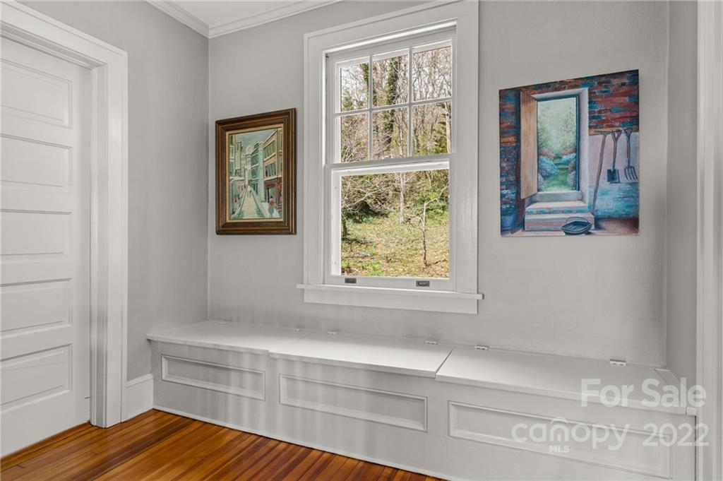 35 Elias Place Asheville NC 28804