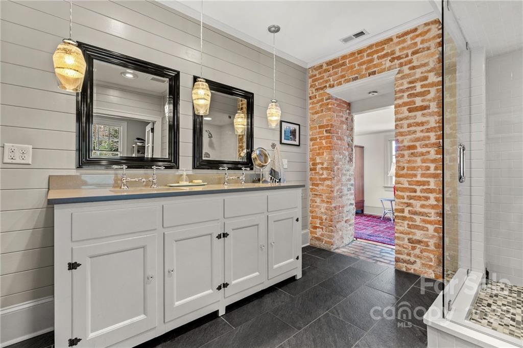 35 Elias Place Asheville NC 28804