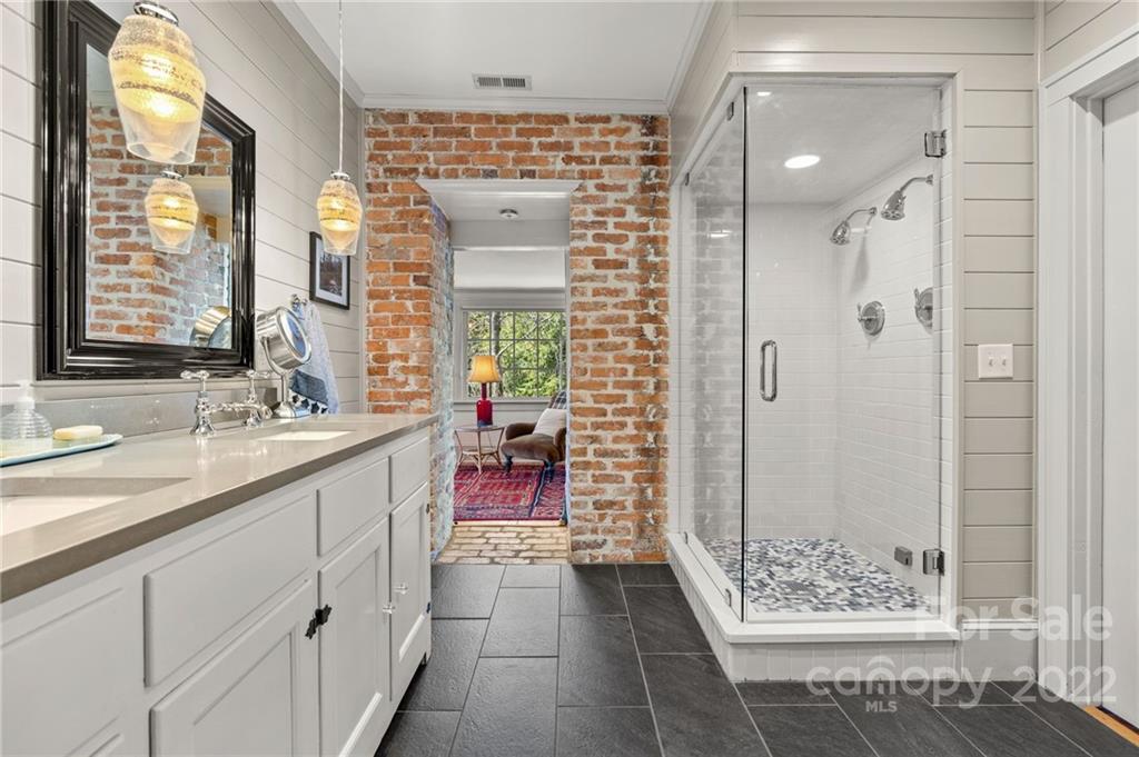 35 Elias Place Asheville NC 28804
