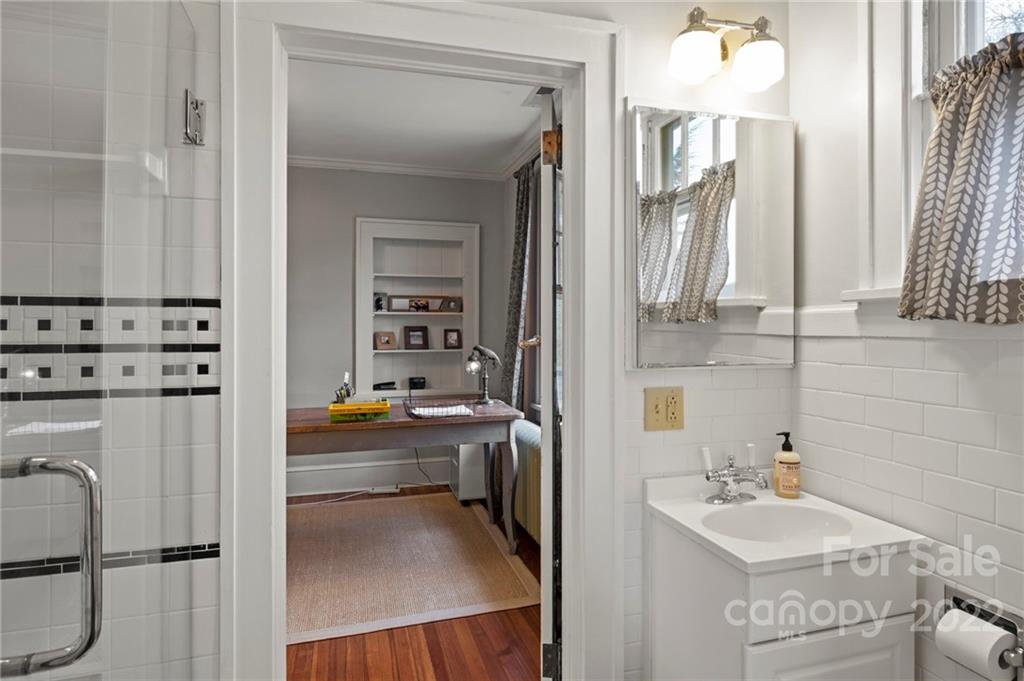 35 Elias Place Asheville NC 28804