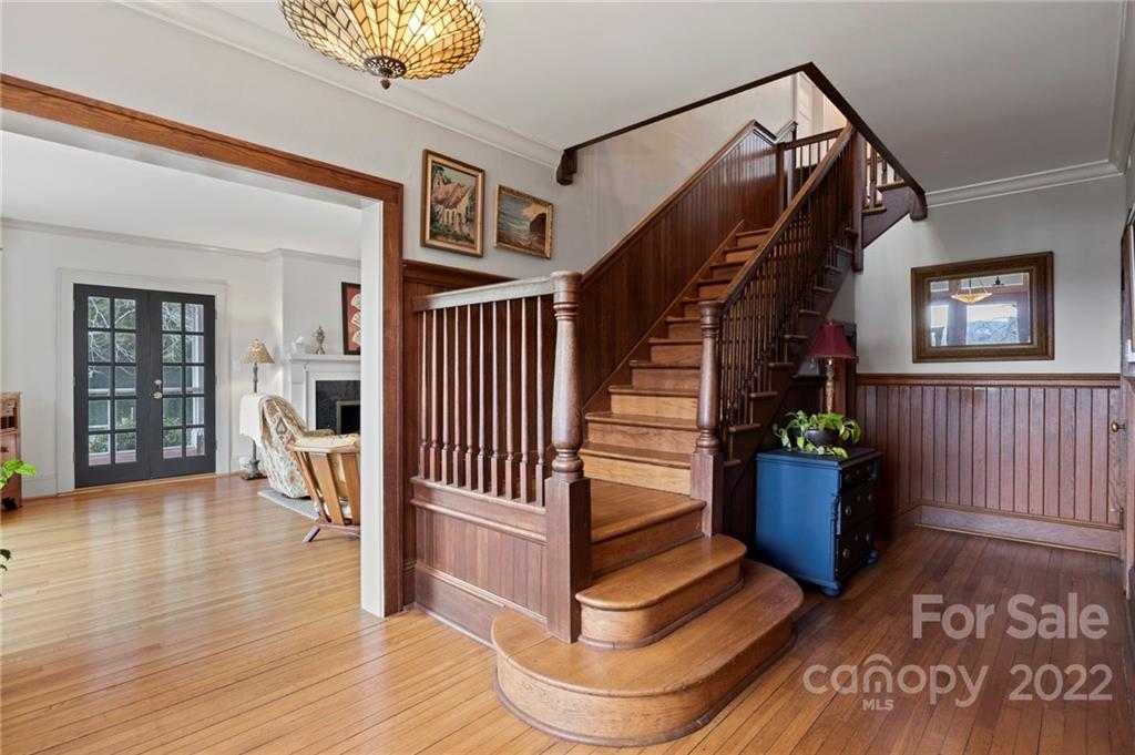 35 Elias Place Asheville NC 28804