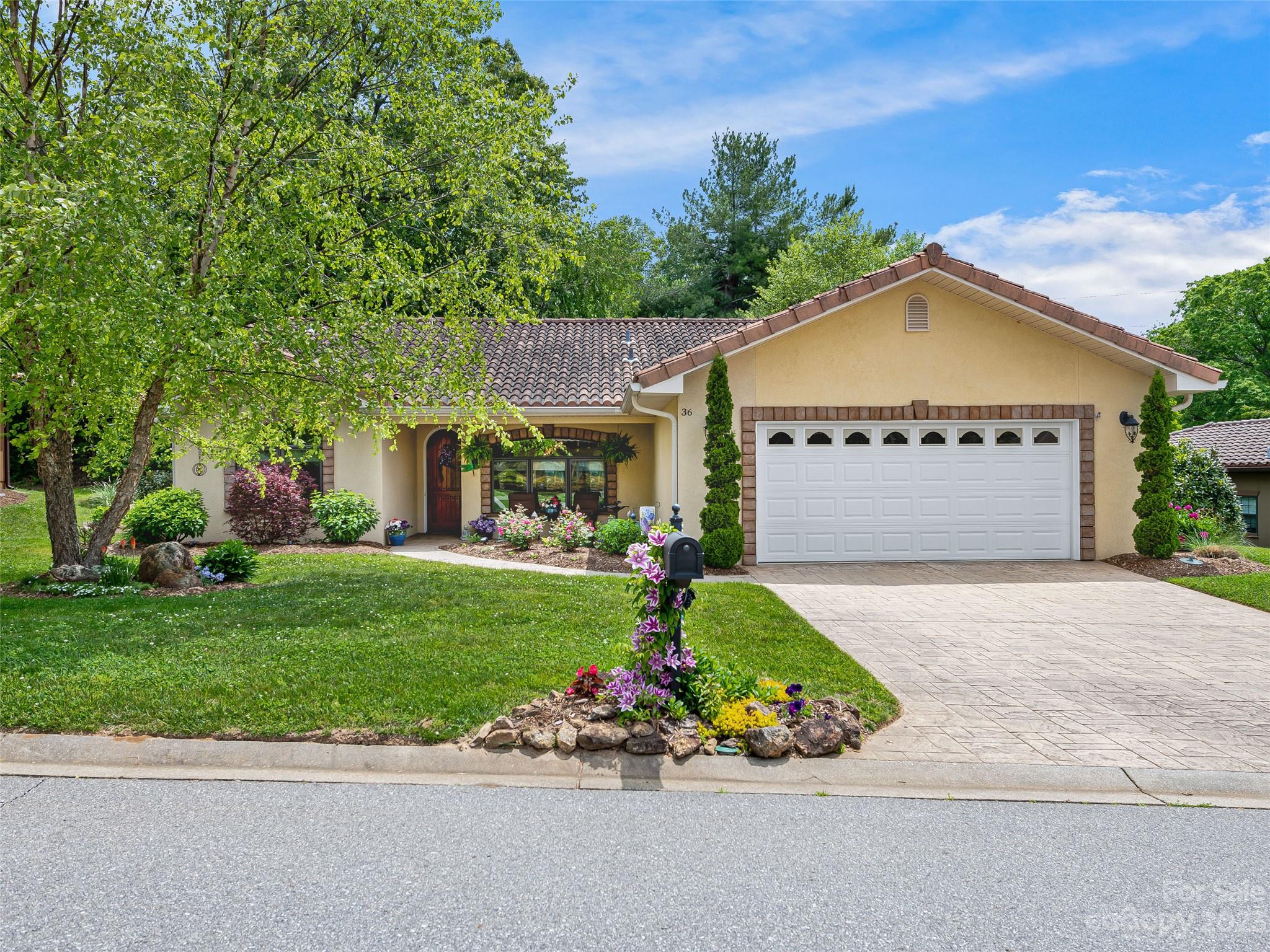 36 Ocaso Drive Asheville NC 28806