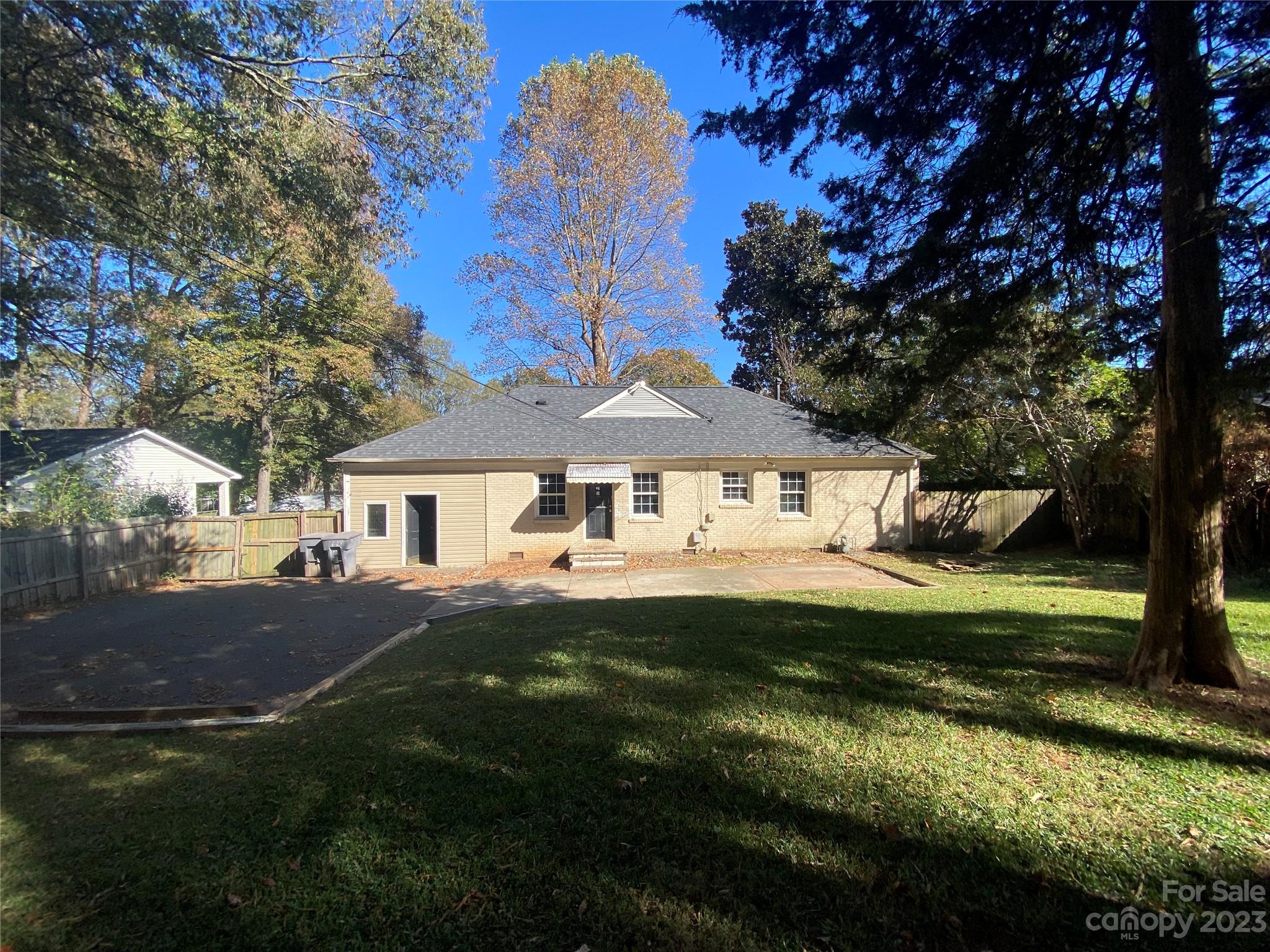 3916 Irvington Drive Charlotte NC 28205