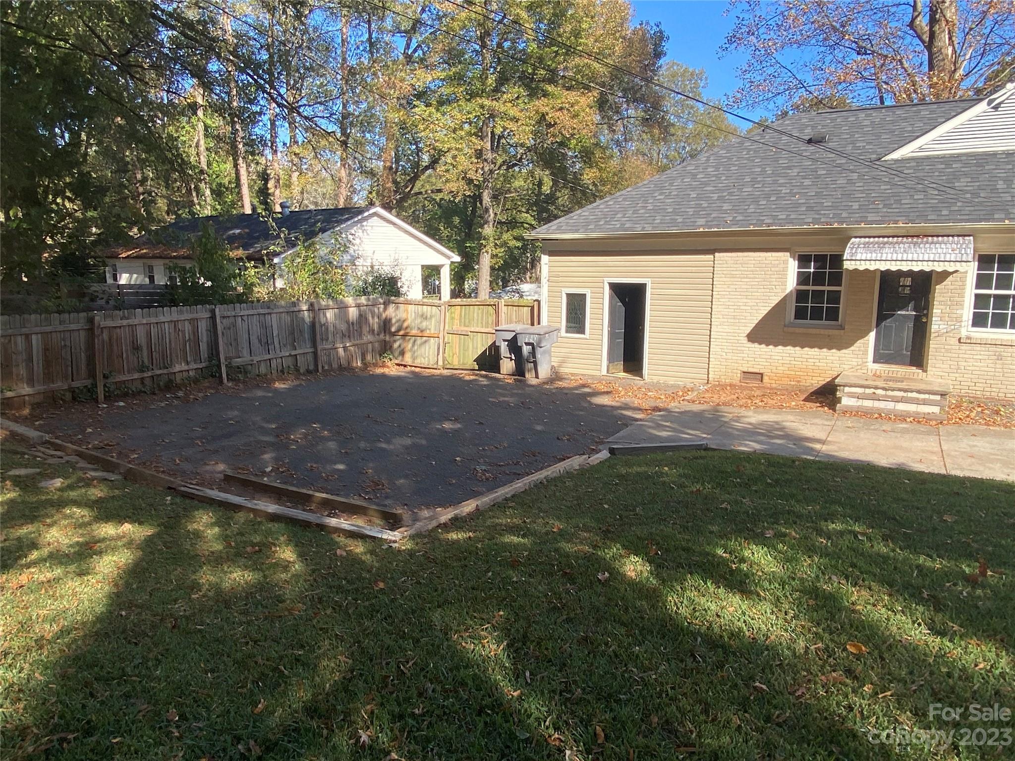 3916 Irvington Drive Charlotte NC 28205
