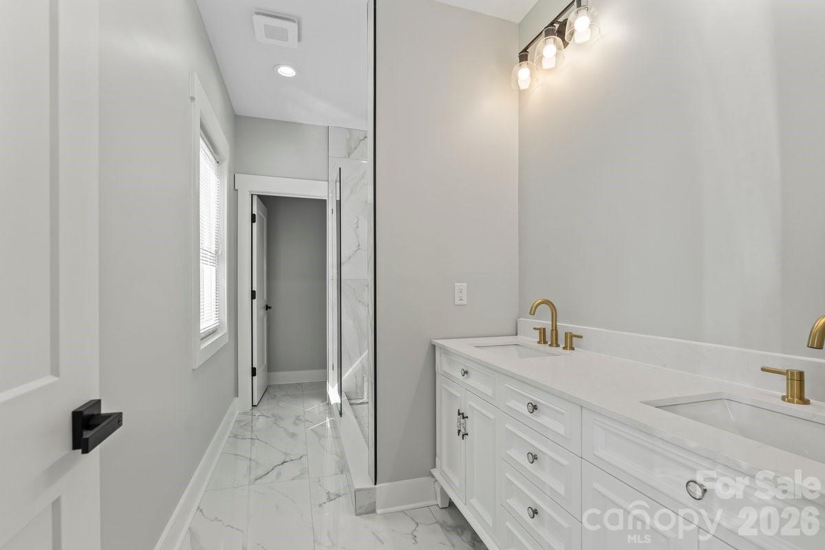 543 30th Avenue NW Hickory NC 28601