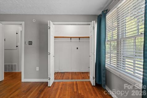 224 Aurora Drive Asheville NC 28805