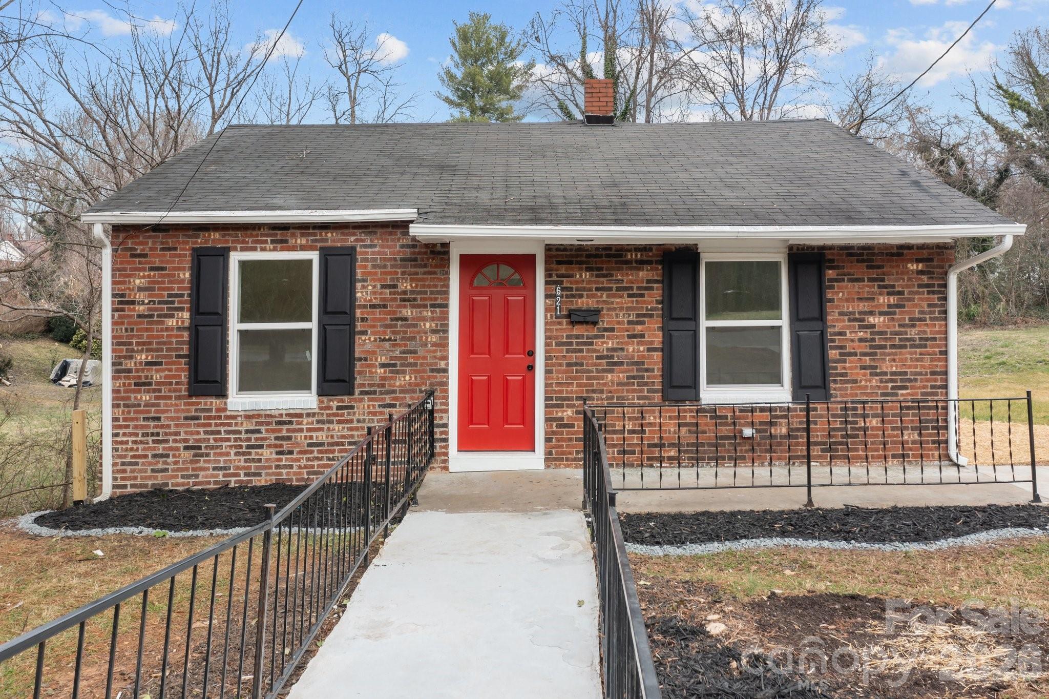 621 E Sharpe Street E Statesville NC 28677