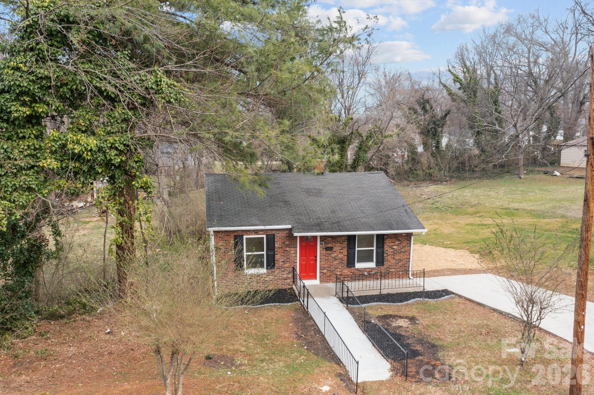 621 E Sharpe Street E Statesville NC 28677