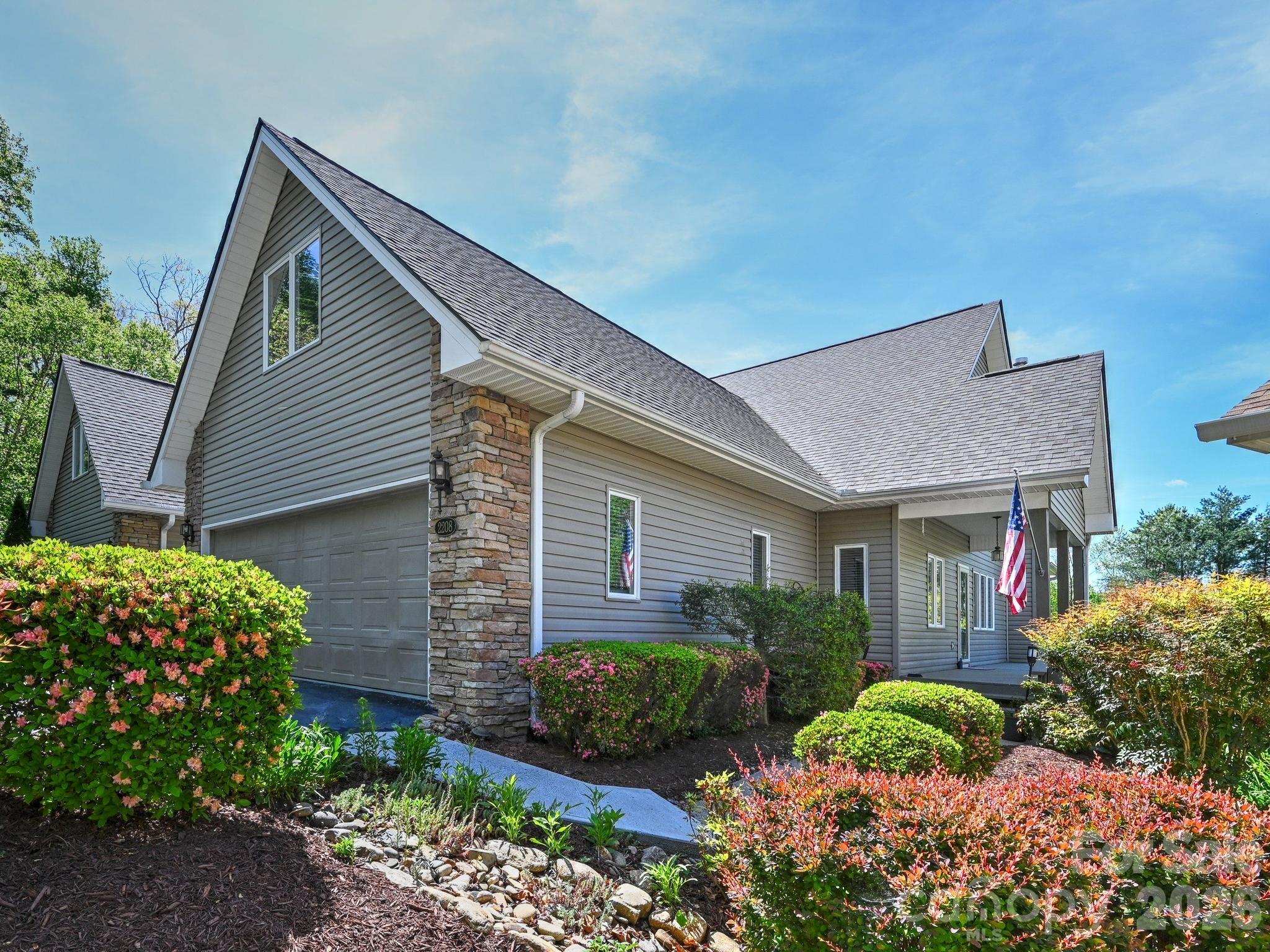 2208 E Cumming Woods Lane Hendersonville NC 28739