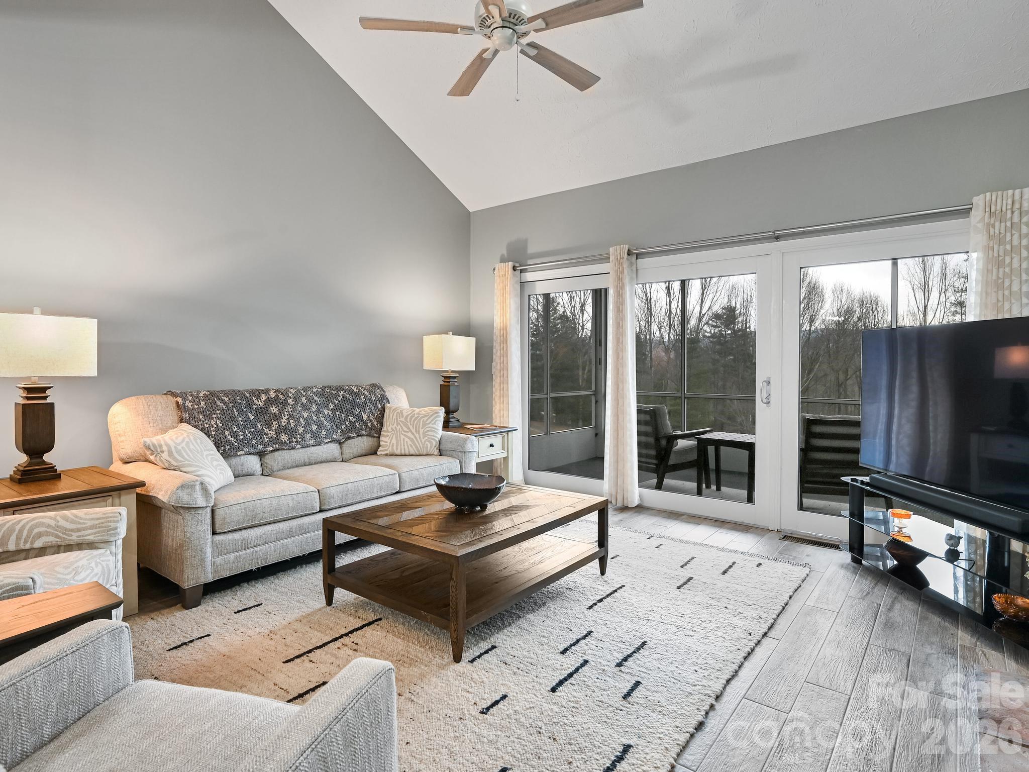2208 E Cumming Woods Lane Hendersonville NC 28739