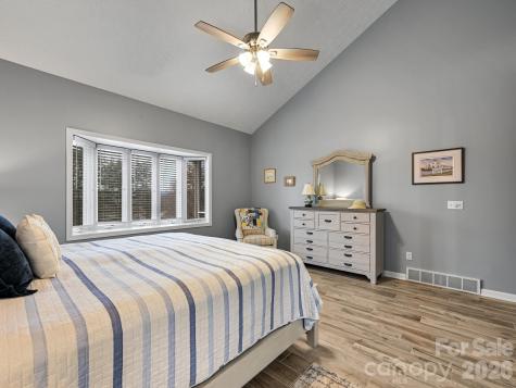 2208 E Cumming Woods Lane Hendersonville NC 28739