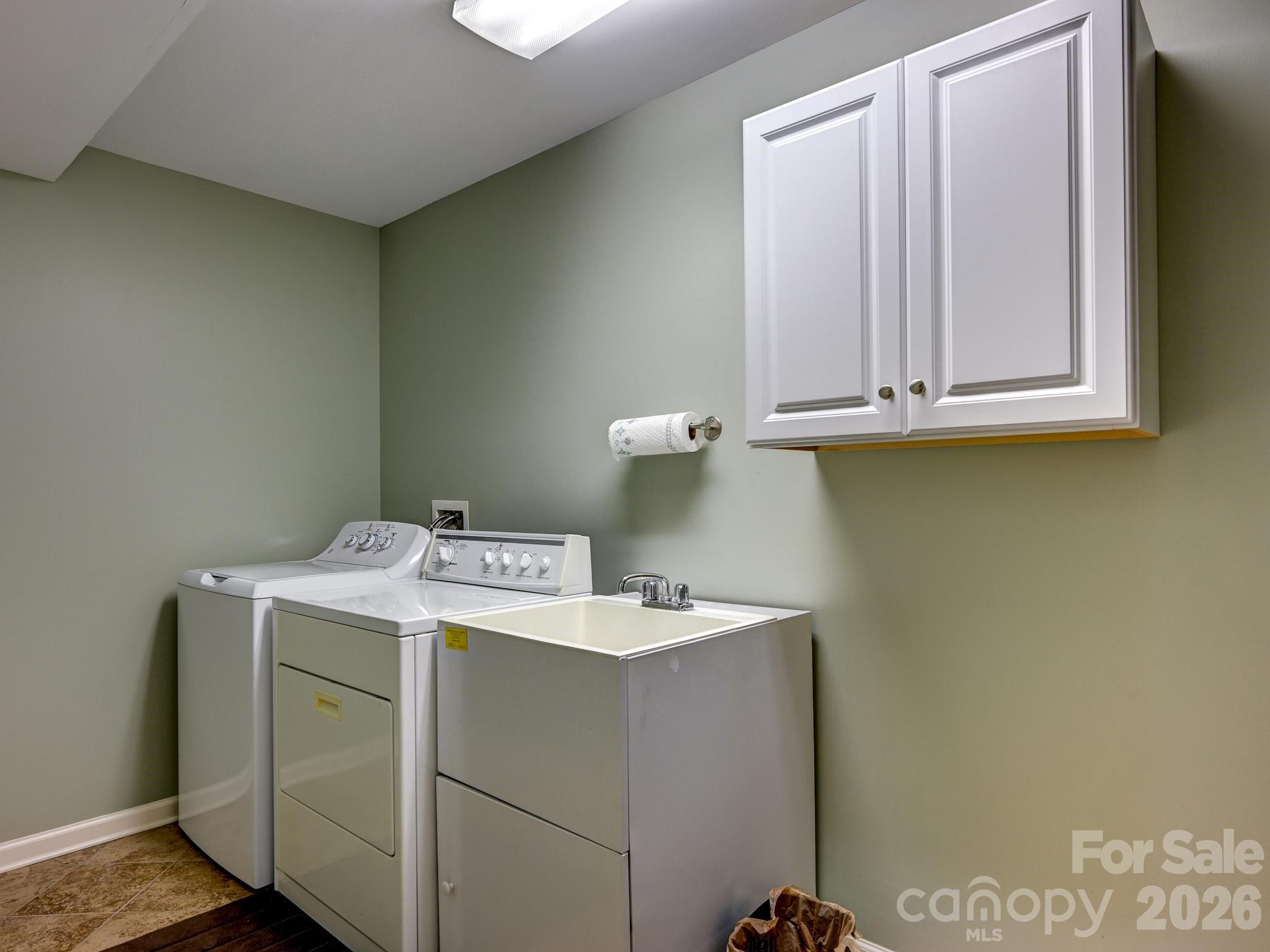 2208 E Cumming Woods Lane Hendersonville NC 28739