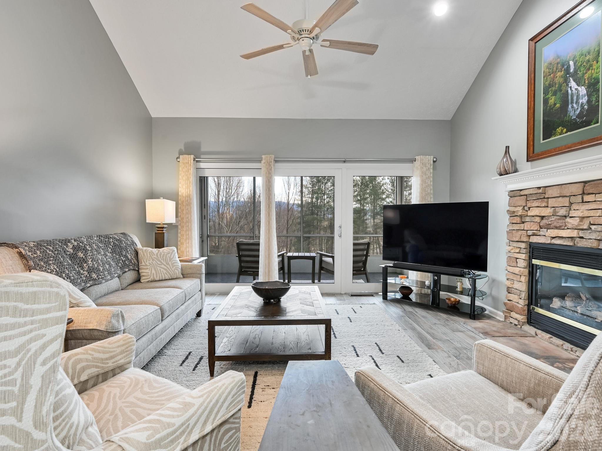 2208 E Cumming Woods Lane Hendersonville NC 28739