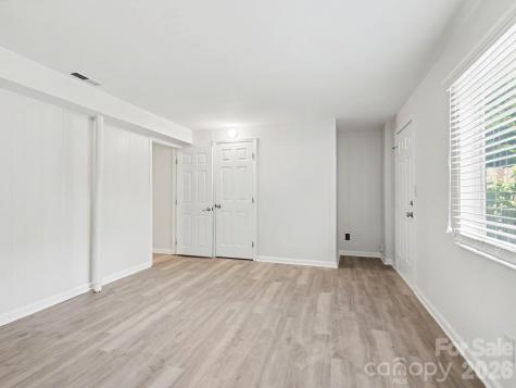 9416 Lexington Circle Charlotte NC 28213