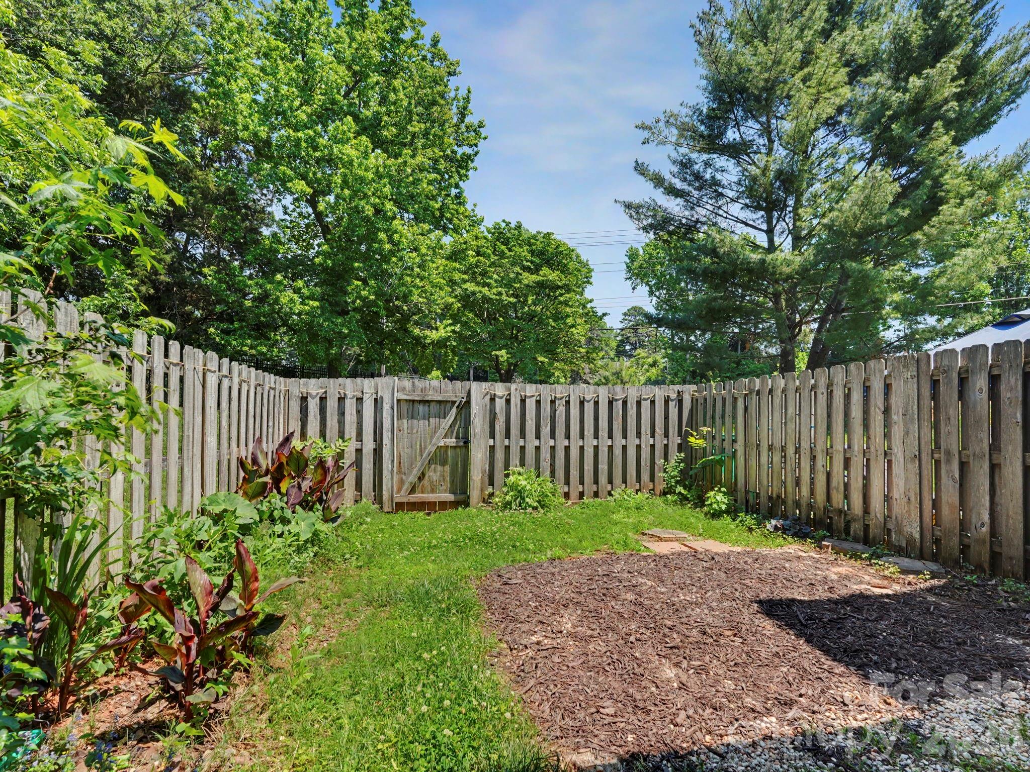 9416 Lexington Circle Charlotte NC 28213