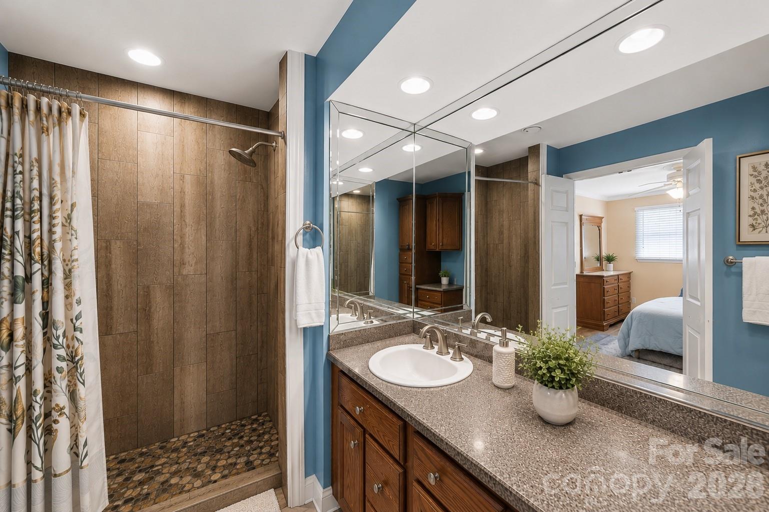 217 Robinson Avenue Matthews NC 28104