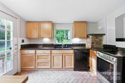 54 Downing Street Asheville NC 28806