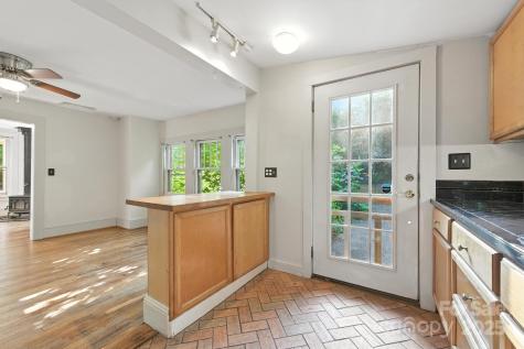 54 Downing Street Asheville NC 28806