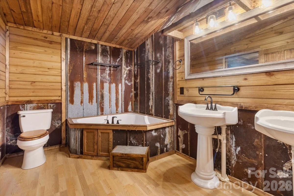 1050 Wyatt Town Road Burnsville NC 28714