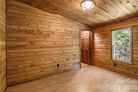 1050 Wyatt Town Road Burnsville NC 28714
