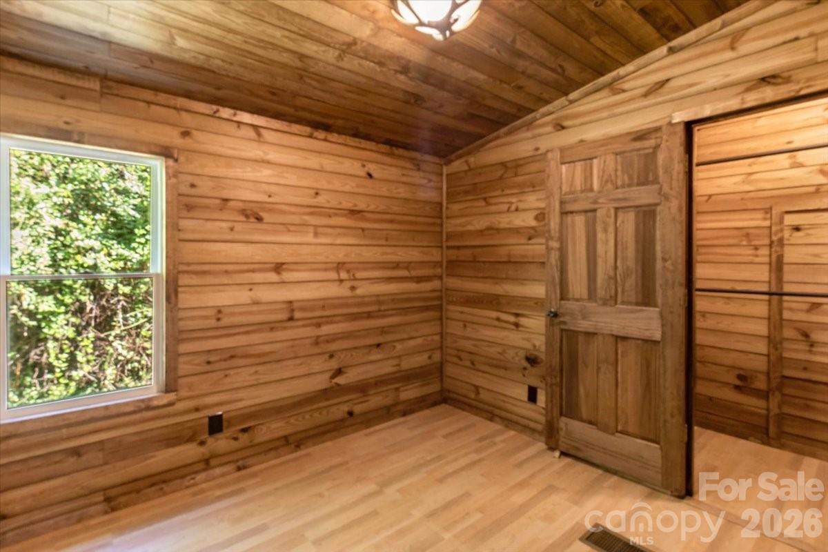 1050 Wyatt Town Road Burnsville NC 28714