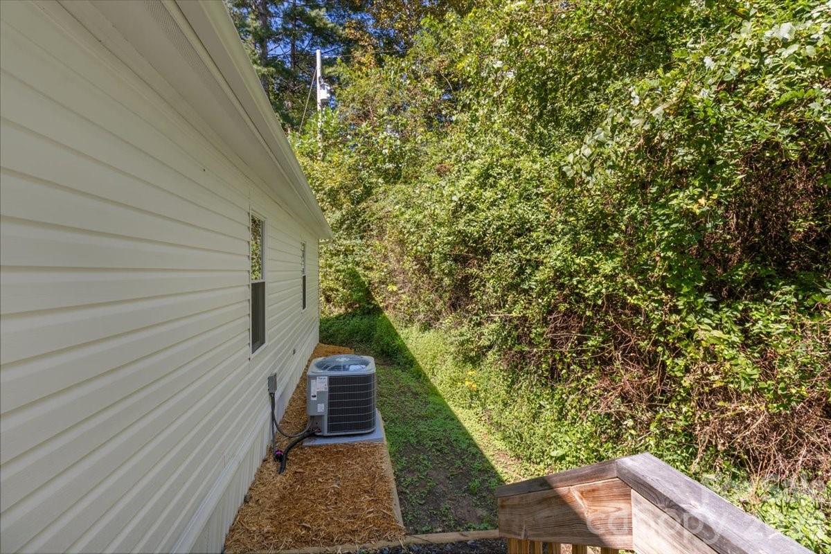 1050 Wyatt Town Road Burnsville NC 28714