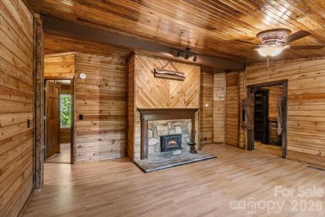 1050 Wyatt Town Road Burnsville NC 28714
