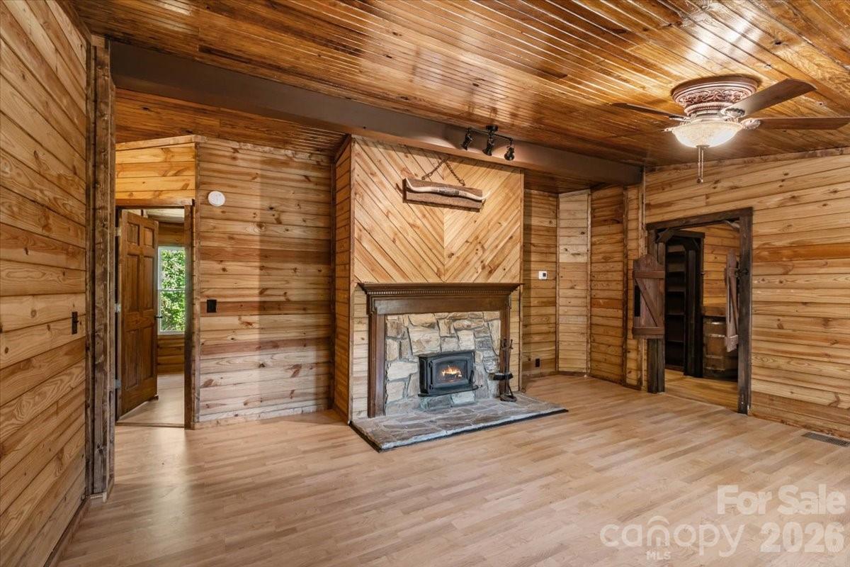 1050 Wyatt Town Road Burnsville NC 28714