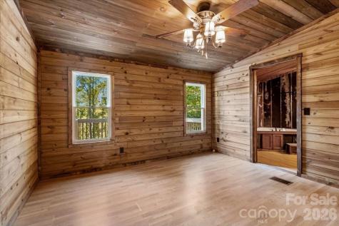 1050 Wyatt Town Road Burnsville NC 28714