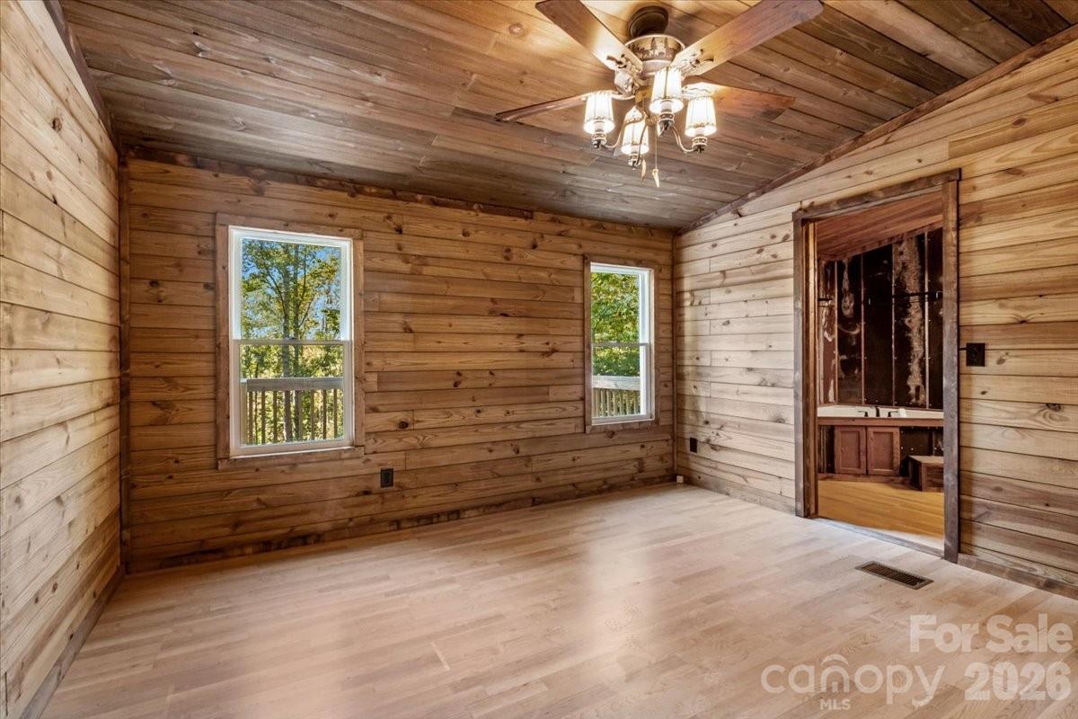 1050 Wyatt Town Road Burnsville NC 28714