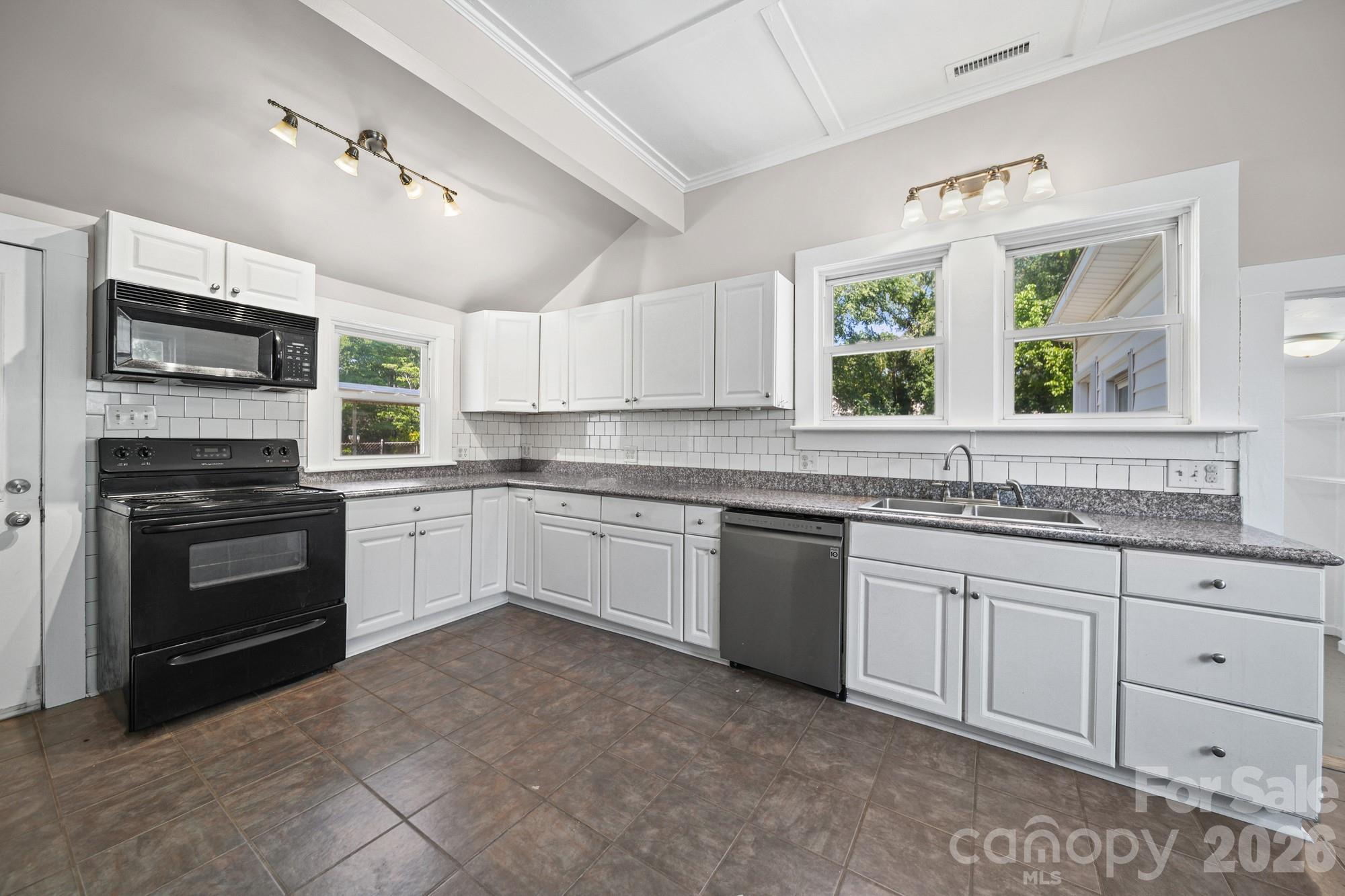 204 S East Avenue Kannapolis NC 28083