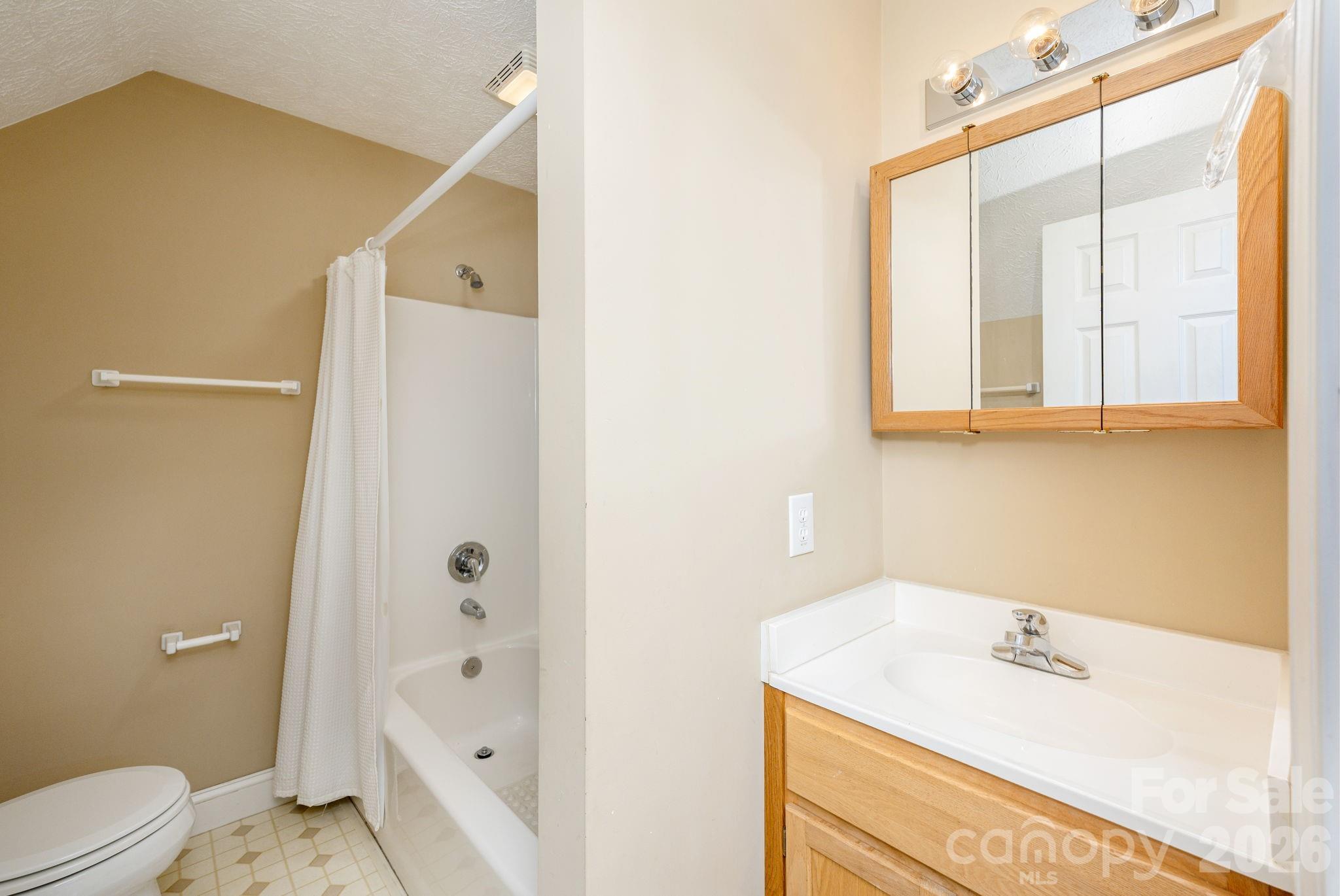 4 Ben Hogan Drive Hendersonville NC 28739
