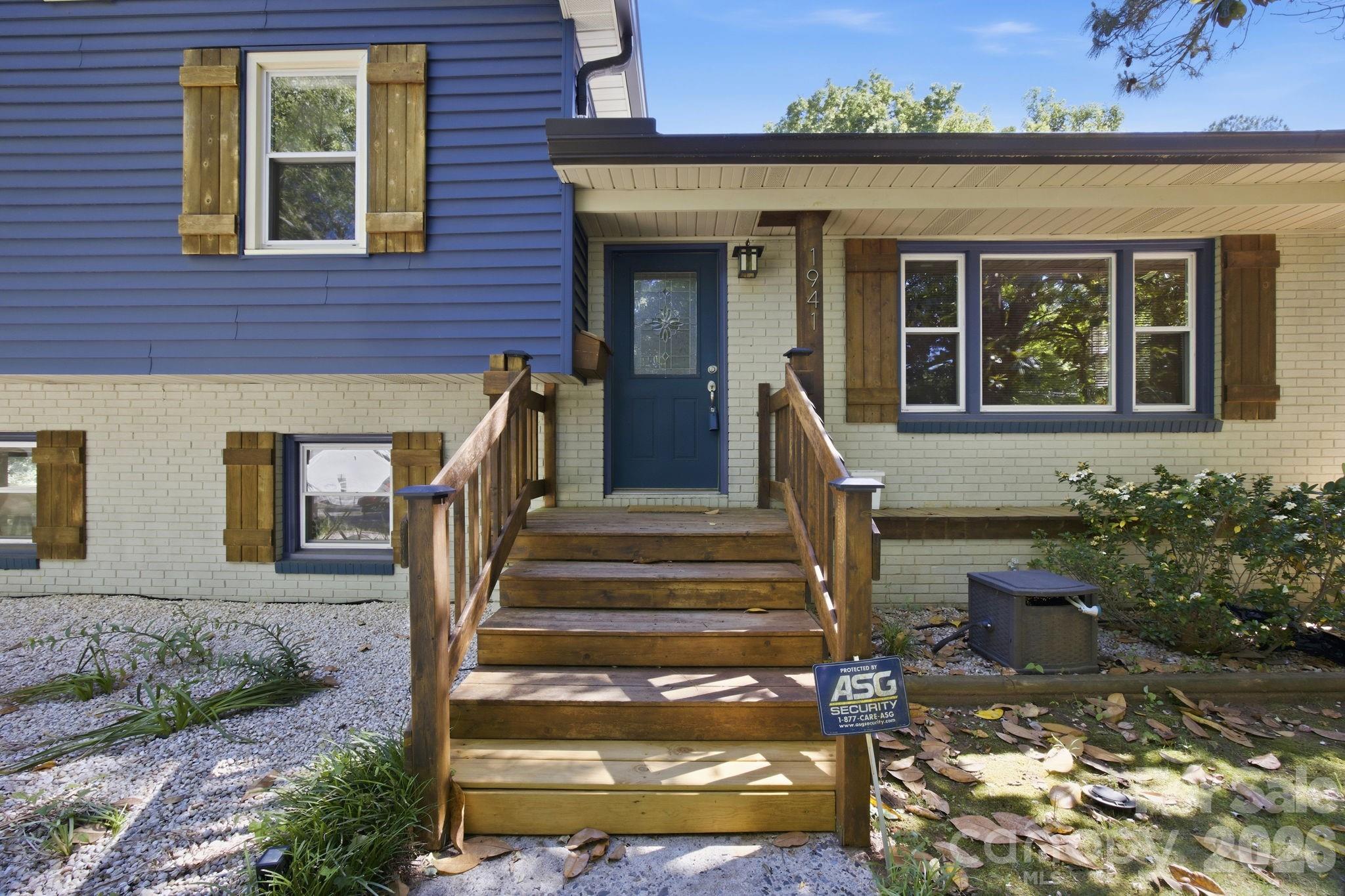 1941 Bentley Place Charlotte NC 28205