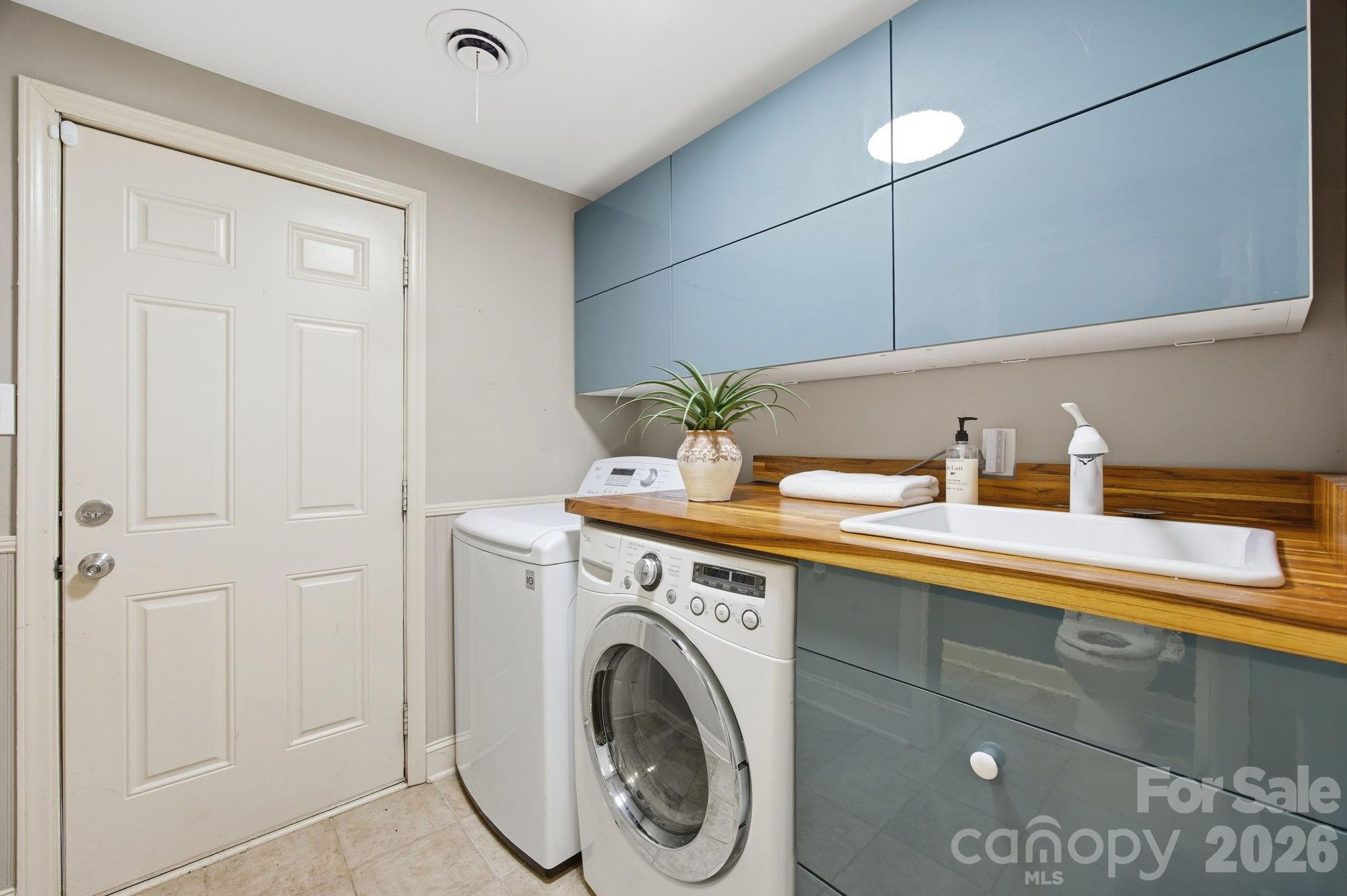 1941 Bentley Place Charlotte NC 28205