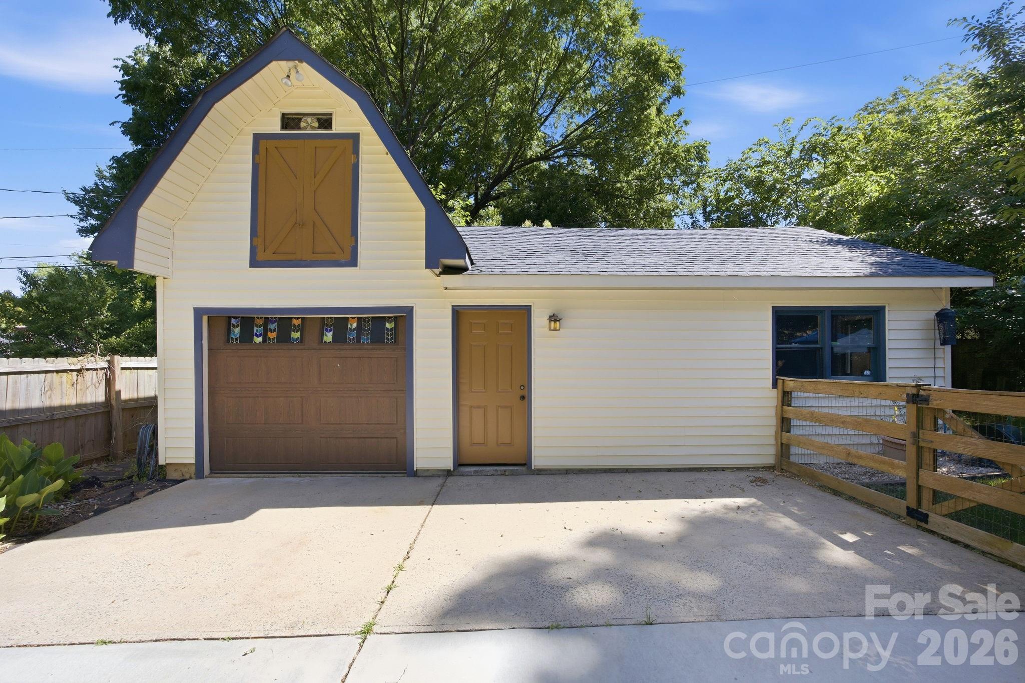 1941 Bentley Place Charlotte NC 28205