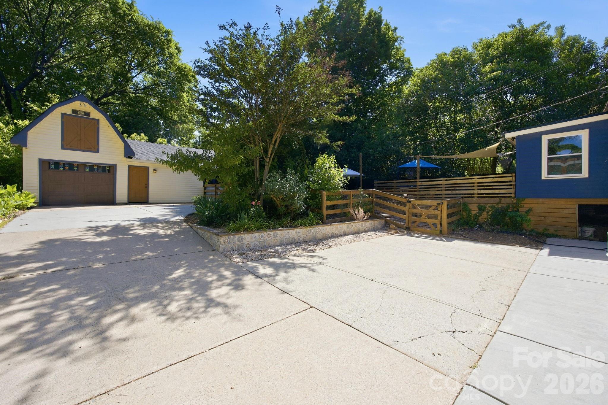 1941 Bentley Place Charlotte NC 28205