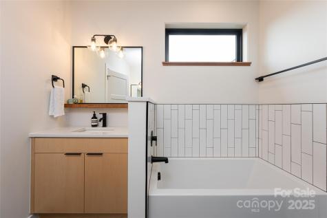 28 Lamb Avenue Asheville NC 28806