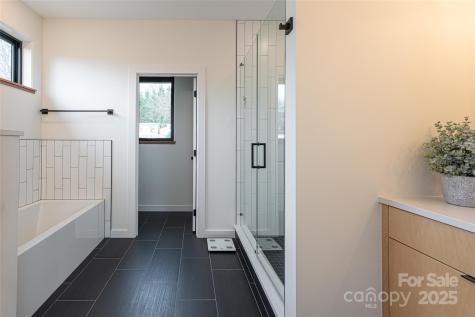 28 Lamb Avenue Asheville NC 28806