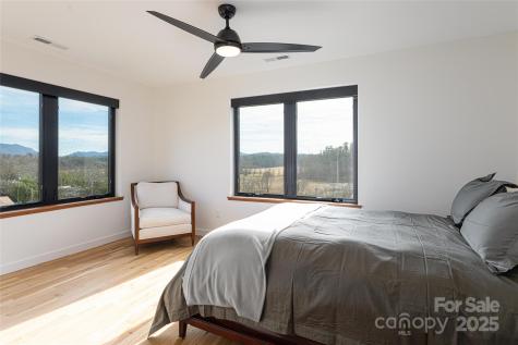 28 Lamb Avenue Asheville NC 28806