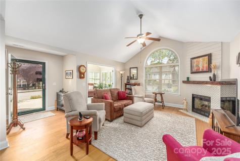 90 Mountain Meadow Circle Weaverville NC 28787