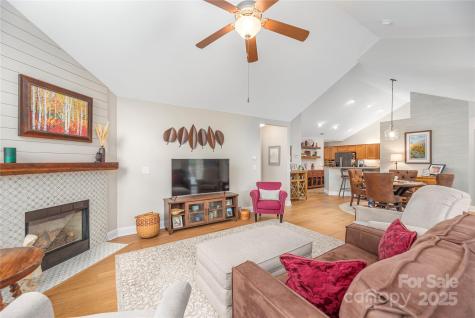 90 Mountain Meadow Circle Weaverville NC 28787