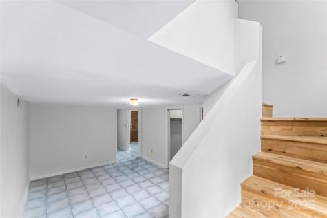 7 Olivewood Drive Asheville NC 28805