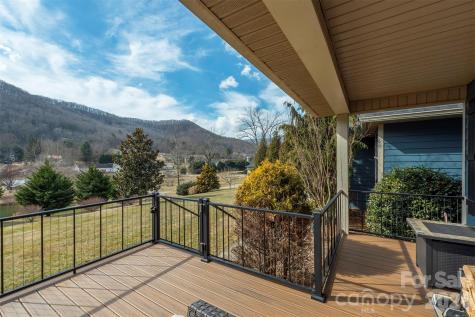 18 Hoye Lane Candler NC 28715
